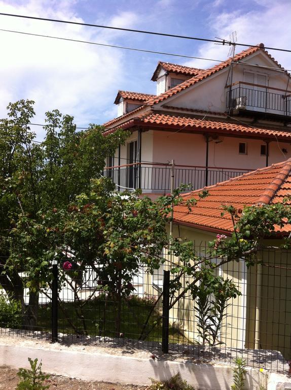 Villa Nefeli Loútsa Exterior foto